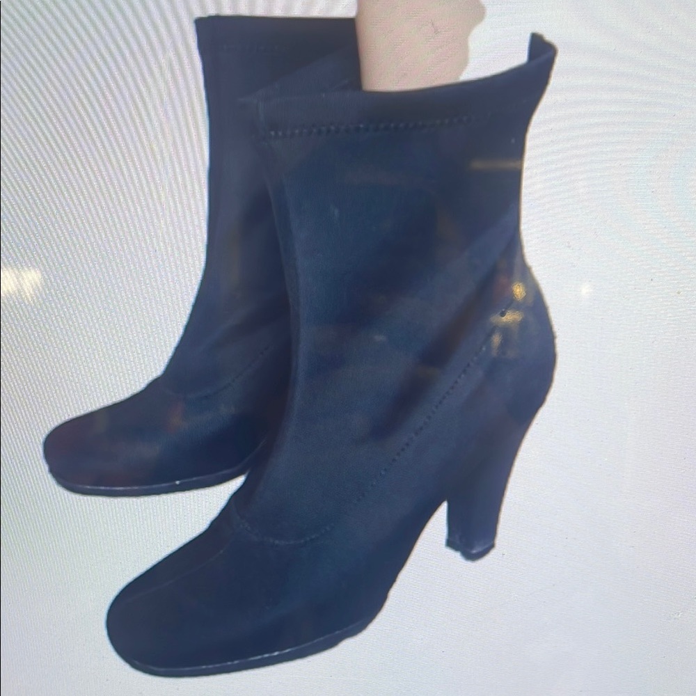 Elegant Black Heeled Boots